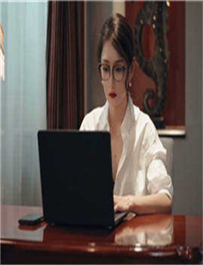 与美女上司同居
